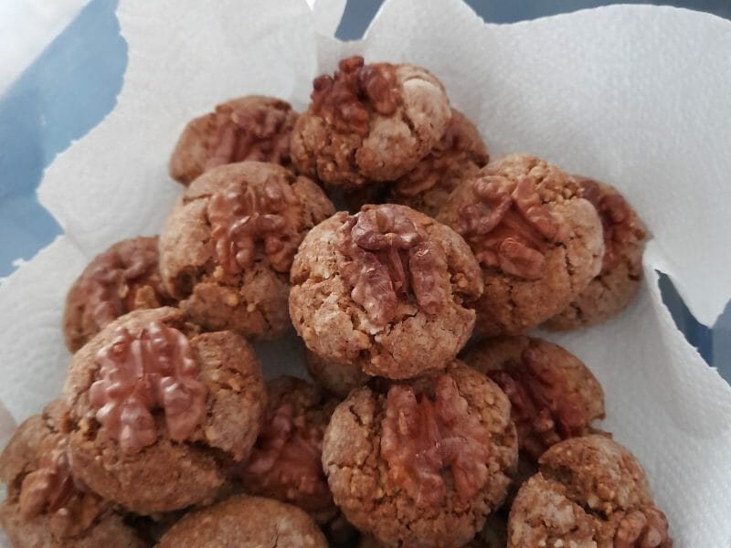 Cliquez pour zoomer ! Ghribas aux noix et amandes Thermomix par naima_57