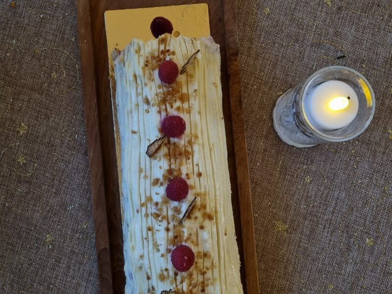 Cliquez pour zoomer ! Bûche de Noël framboises et chocolat blanc Thermomix par spascuit