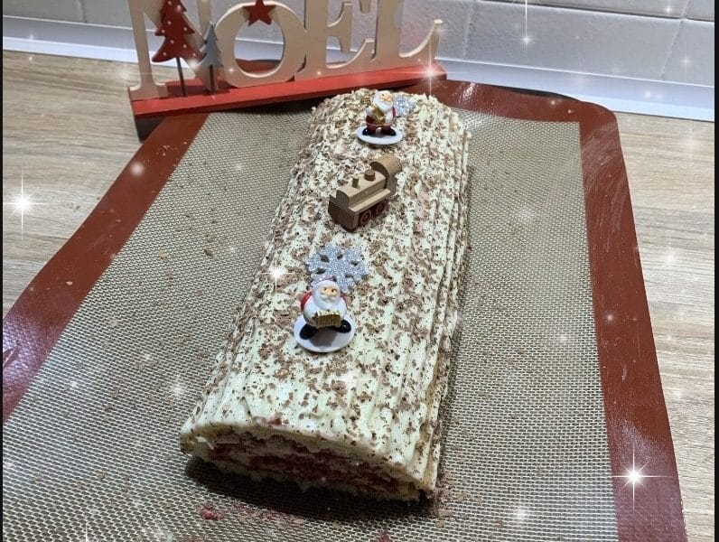 Cliquez pour zoomer ! Bûche de Noël framboises et chocolat blanc Thermomix par vivi_39