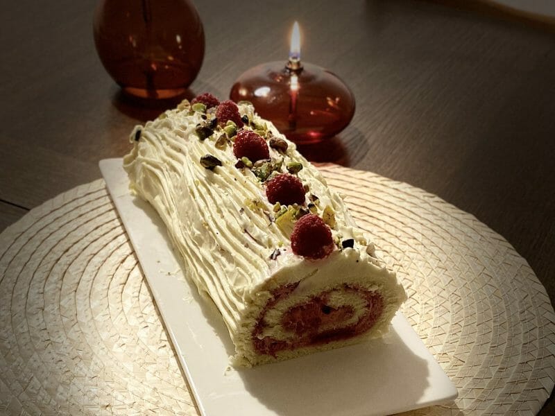 Cliquez pour zoomer ! Bûche de Noël framboises et chocolat blanc Thermomix par Sab.81