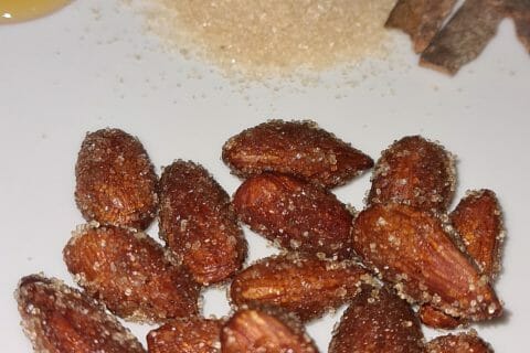 Cliquez pour zoomer ! Amandes grillées à la cannelle et au miel Thermomix par flolona