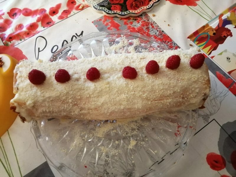 Cliquez pour zoomer ! Bûche de Noël framboises et chocolat blanc Thermomix par laetitia_879