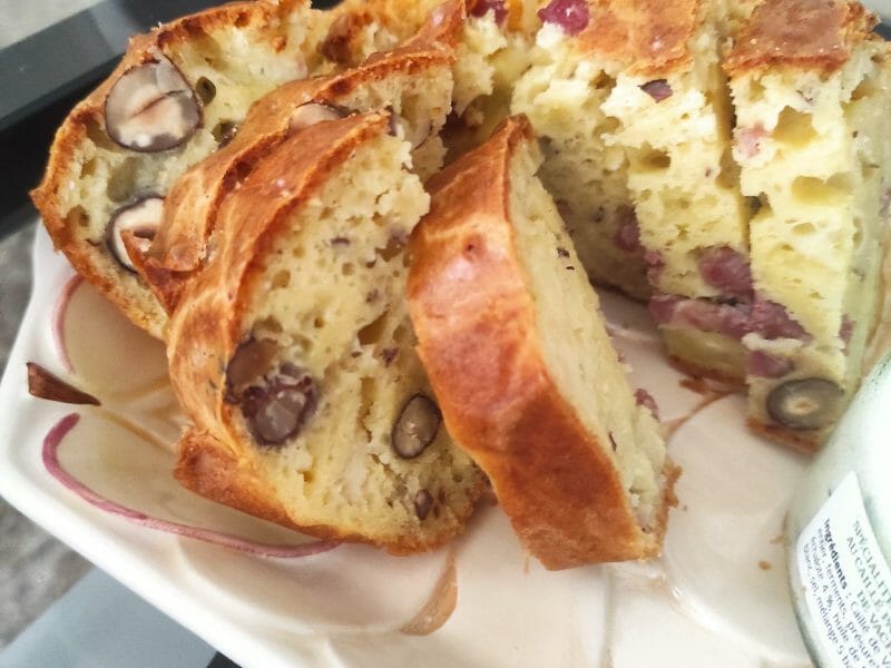 Cliquez pour zoomer ! Cake chèvre, noisettes et lardons Thermomix par mel_180 🦌