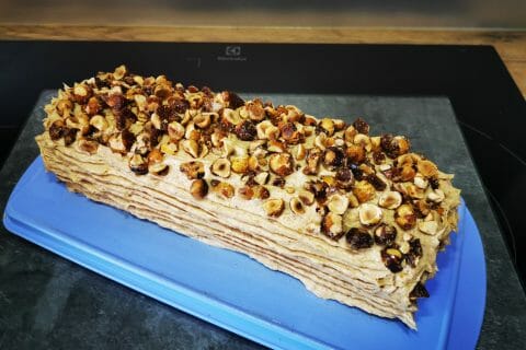 Cliquez pour zoomer ! Bûche pralinée aux éclats de noisettes caramélisés Thermomix par Belleisachouette