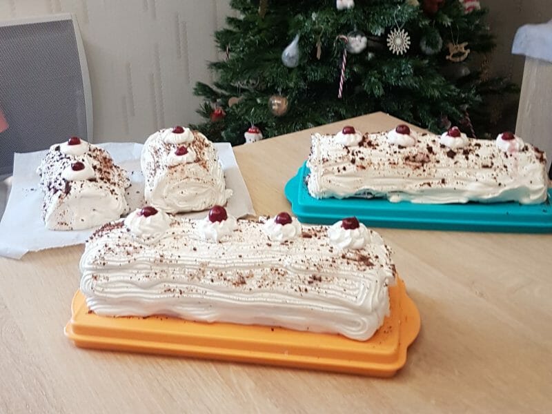 Cliquez pour zoomer ! Bûche forêt noire Thermomix par Evelyne