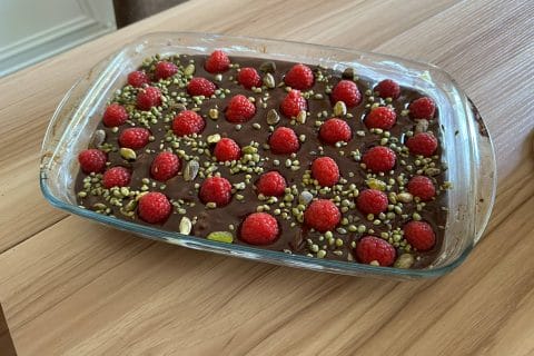 Cliquez pour zoomer ! Brownie framboises, pistaches et pépites de chocolat blanc Thermomix par anne_382