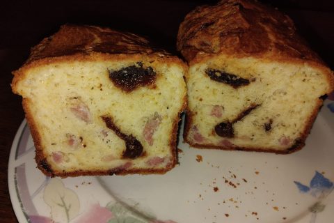 Cliquez pour zoomer ! Cake aux lardons et aux pruneaux Thermomix par karine1984