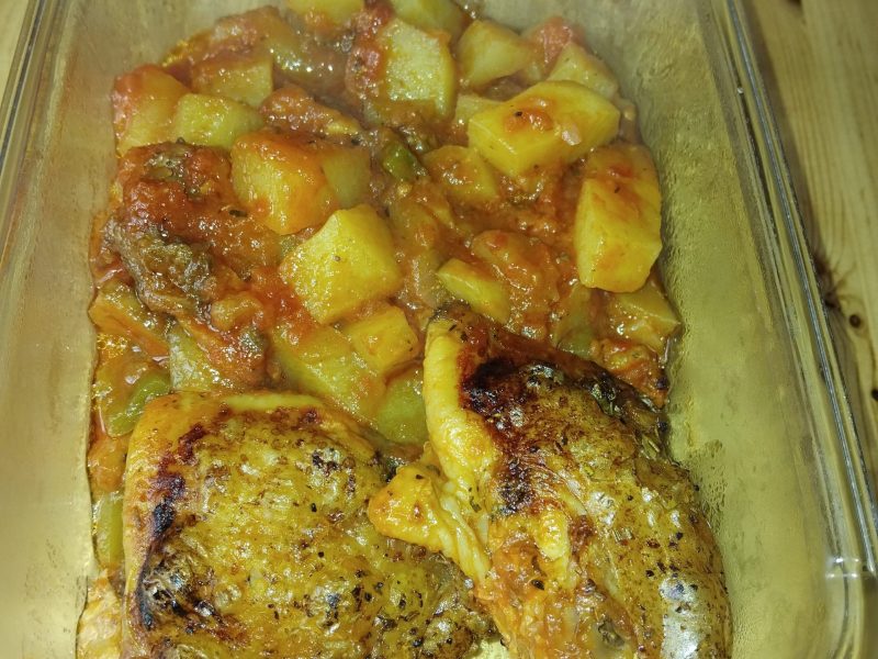 Cliquez pour zoomer ! Poulet aux pommes de terre, poivron et tomates Thermomix par karine1984