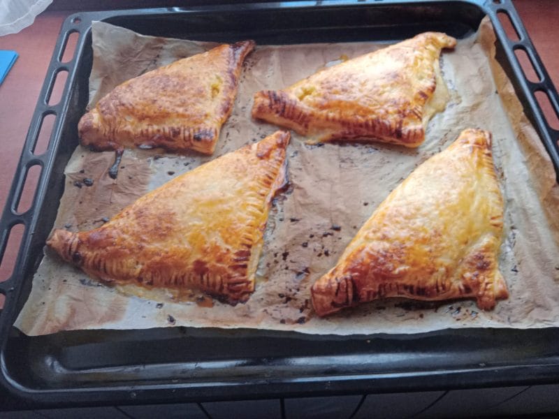 Cliquez pour zoomer ! Chaussons express pommes raisins Thermomix par karine1984