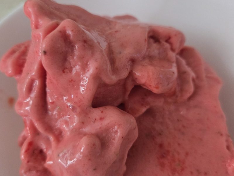Cliquez pour zoomer ! Glace à la fraise Thermomix par csfefinou