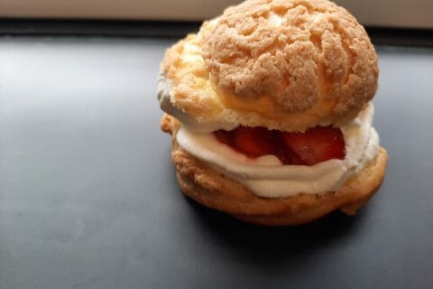 Cliquez pour zoomer ! Choux craquelin fraises chantilly Thermomix par melanie_907