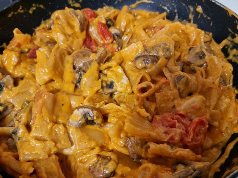 Cliquez pour zoomer ! Pennes au poulet, tomates et champignons Thermomix par catarina93