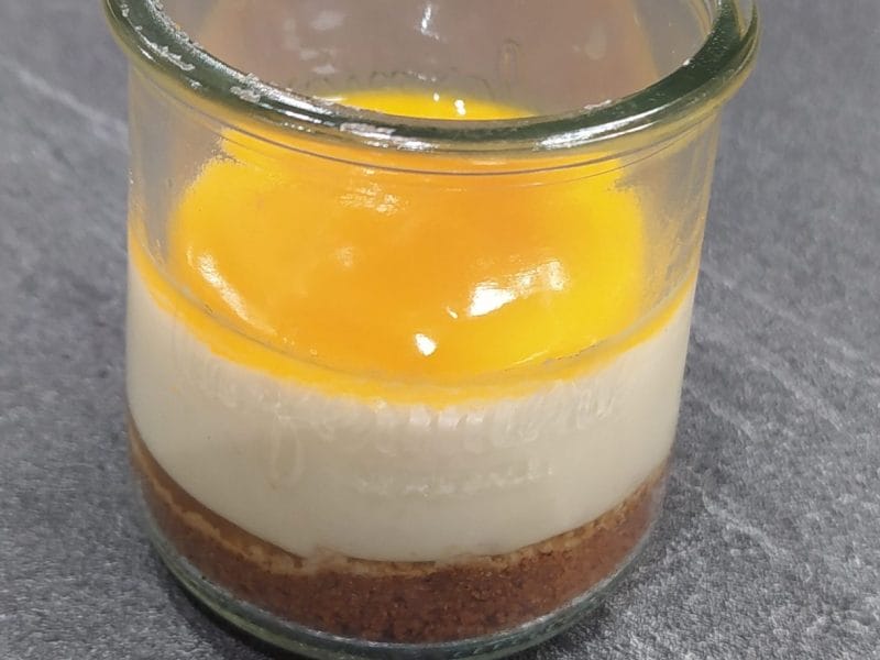 Cliquez pour zoomer ! Panna cotta citron sur sablé spéculoos et miroir de mangue Thermomix par Mag60420