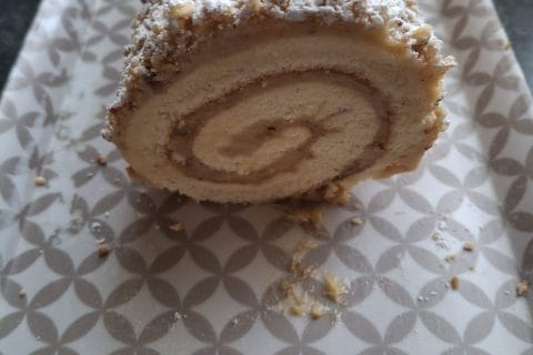 Cliquez pour zoomer ! Bûche pralinée aux éclats de noisettes caramélisés Thermomix par mariepoppins77
