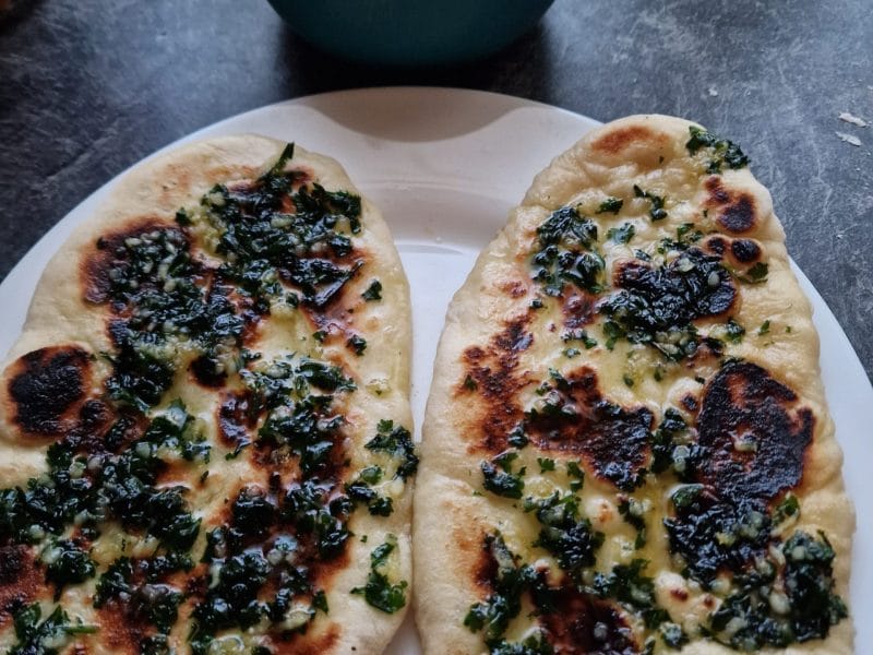 Cliquez pour zoomer ! Naans à l’ail et à la coriandre Thermomix par mariepoppins77