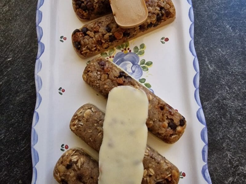 Cliquez pour zoomer ! Barres de céréales à l’avoine, noisettes, banane et chocolat Thermomix par mariepoppins77