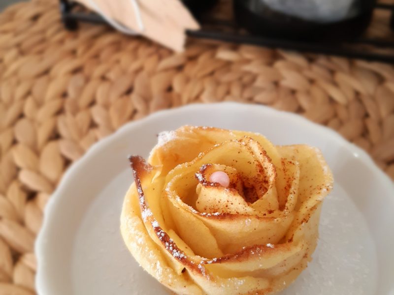 Cliquez pour zoomer ! Roses feuilletées aux pommes Thermomix par Juliette