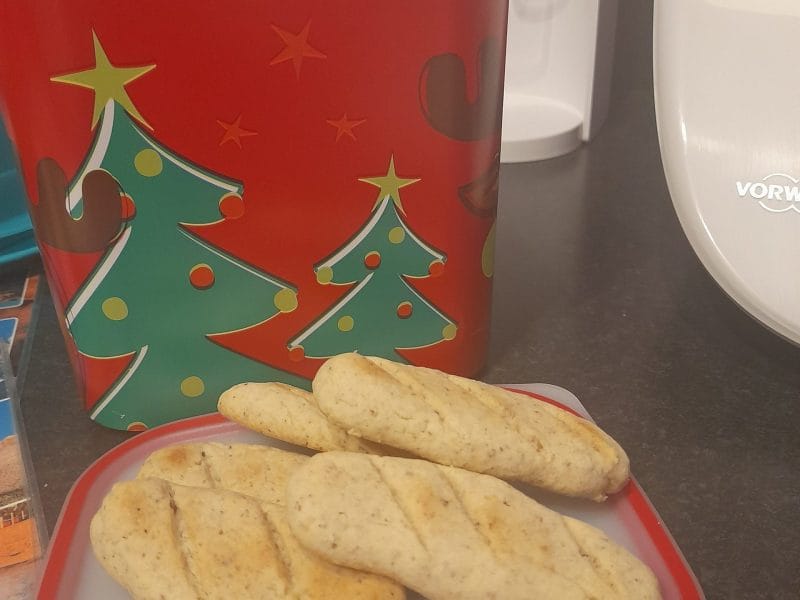 Cliquez pour zoomer ! Bâtonnets aux noix Thermomix par Nini72