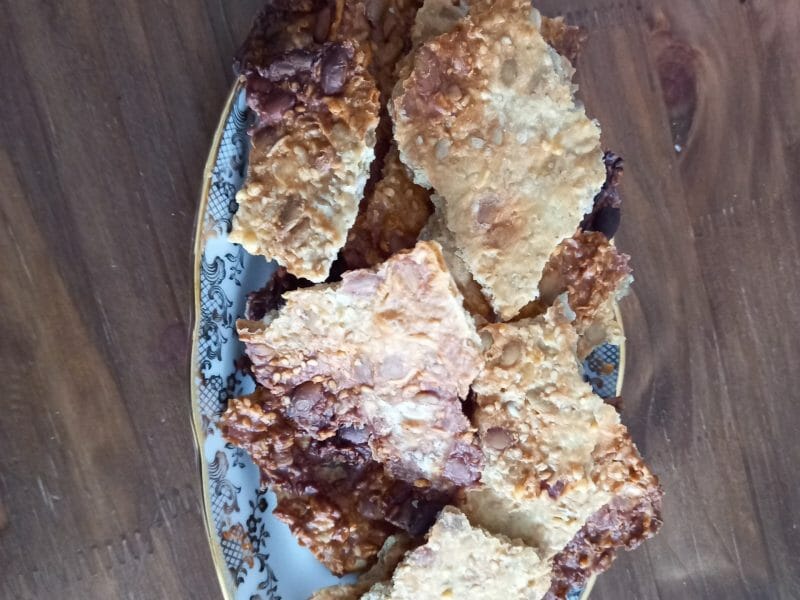 Cliquez pour zoomer ! Crackers salés à l’emmental et aux graines Thermomix par emilie_1149