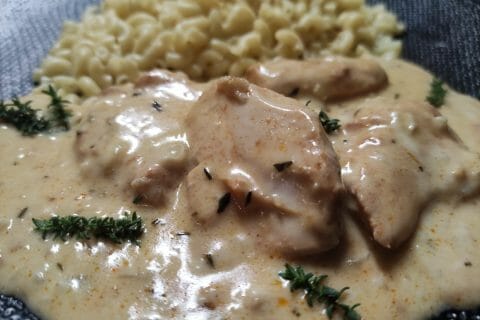 Cliquez pour zoomer ! Poulet à la crème et aux oignons Thermomix par emmanuelle_279