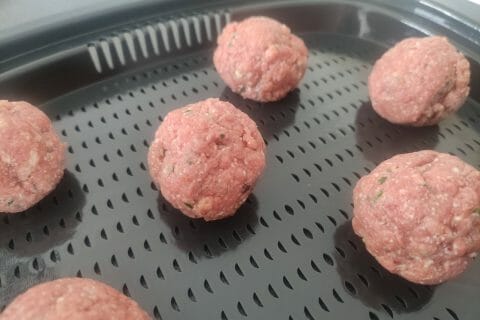 Cliquez pour zoomer ! Boulettes de viande sauce aux poivrons rouges Thermomix par emmanuelle_279