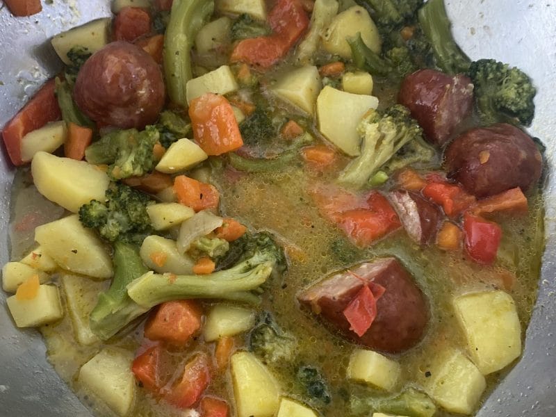 Cliquez pour zoomer ! Ragoût de légumes, pommes de terre et saucisses Thermomix par manon_722