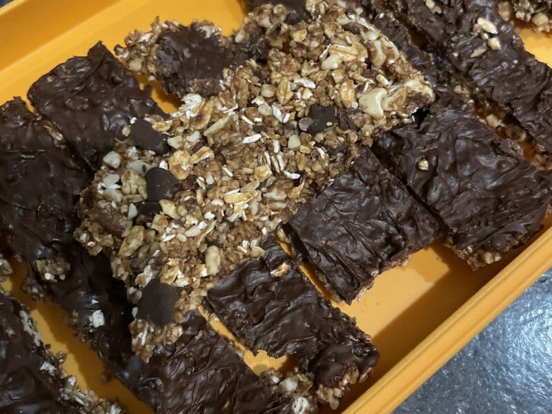 Cliquez pour zoomer ! Barres de céréales à l’avoine, noisettes, banane et chocolat Thermomix par Marie-noelle collet
