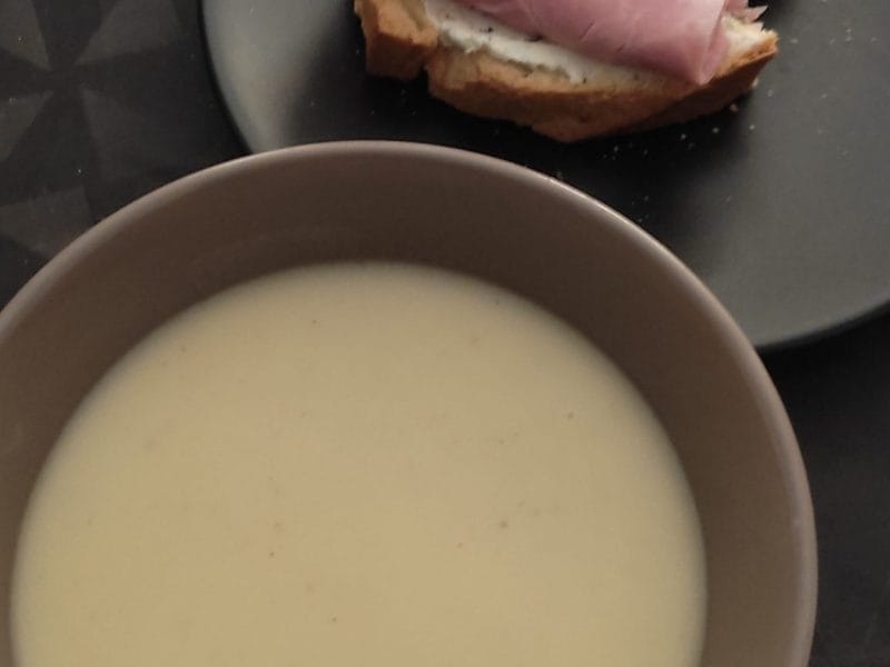 Cliquez pour zoomer ! Velouté à l’oignon et aux pommes de terre Thermomix par gaelle_329