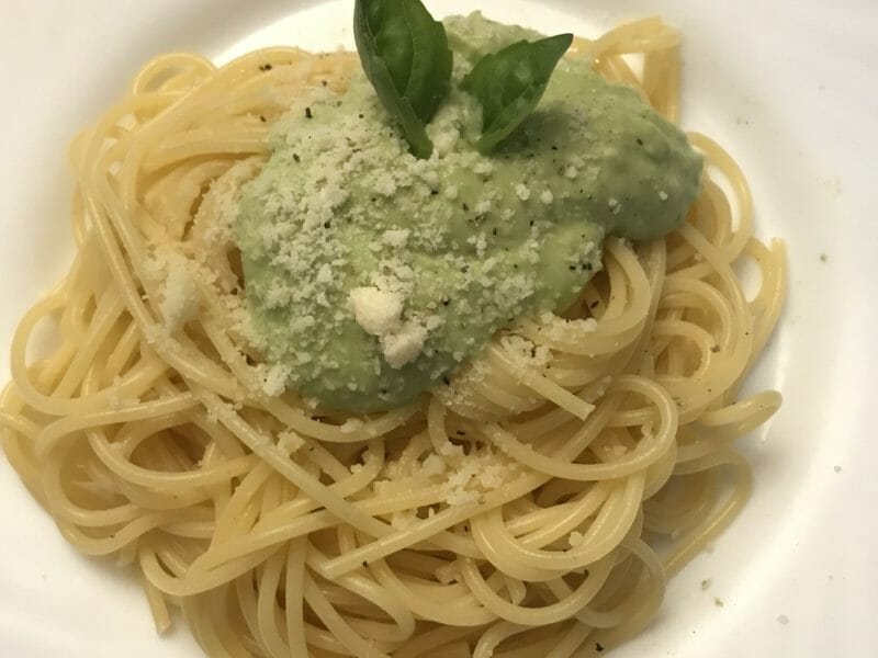 Cliquez pour zoomer ! Pâtes au pesto d’avocat Thermomix par cam_peach