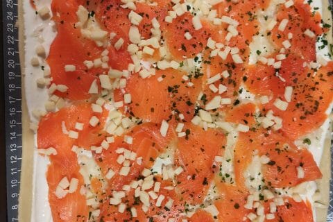Cliquez pour zoomer ! Tarte flambée rapide au saumon fumé Thermomix par Kris Tel 49