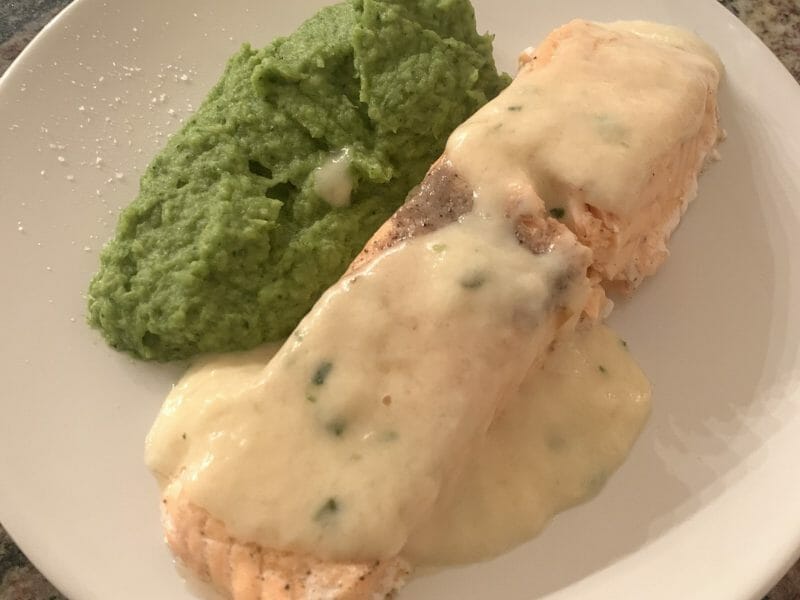 Cliquez pour zoomer ! Saumon sur purée de brocolis Thermomix par chachabassegoulaine