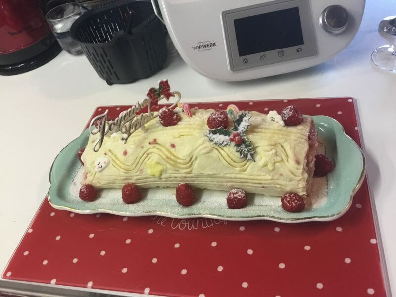 Cliquez pour zoomer ! Bûche de Noël framboises et chocolat blanc Thermomix par bribri76120