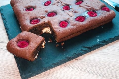 Cliquez pour zoomer ! Brownie framboises, pistaches et pépites de chocolat blanc Thermomix par anaelle_53