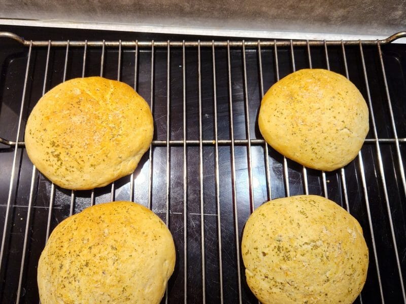 Cliquez pour zoomer ! Pains burger au parmesan et romarin Thermomix par virginie_963