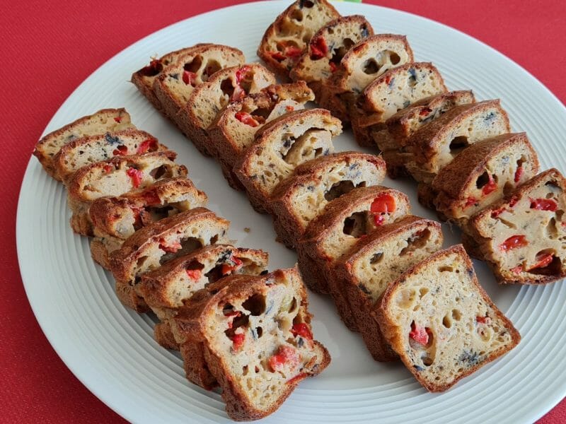 Cliquez pour zoomer ! Cake aux poivrons, fêta et olives Thermomix par sissicatseyes