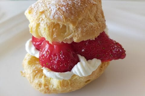 Cliquez pour zoomer ! Éclairs fraises chantilly Thermomix par aux_delices_de_cecile
