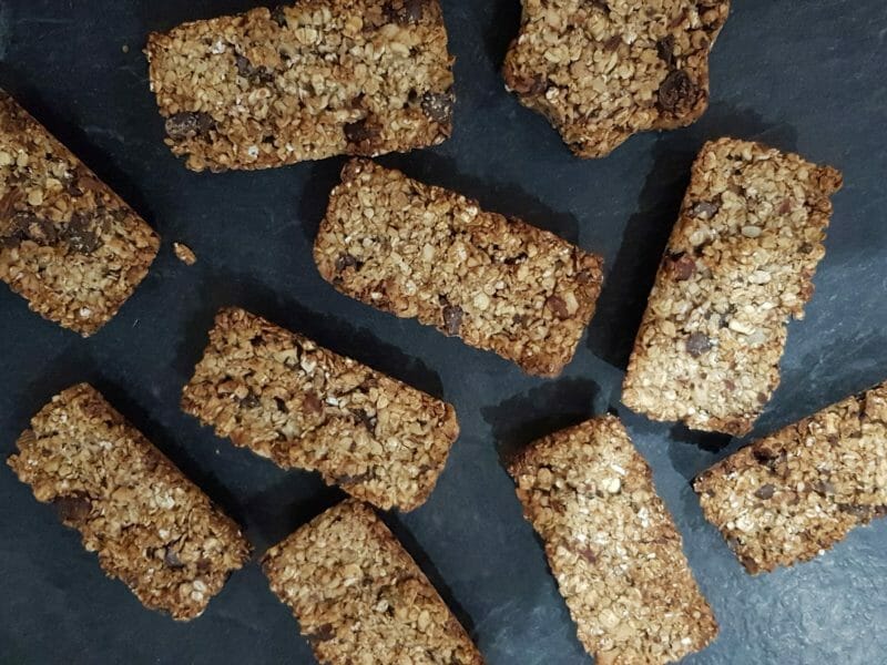 Cliquez pour zoomer ! Barres de céréales à l’avoine, noisettes, banane et chocolat Thermomix par Moutonnette