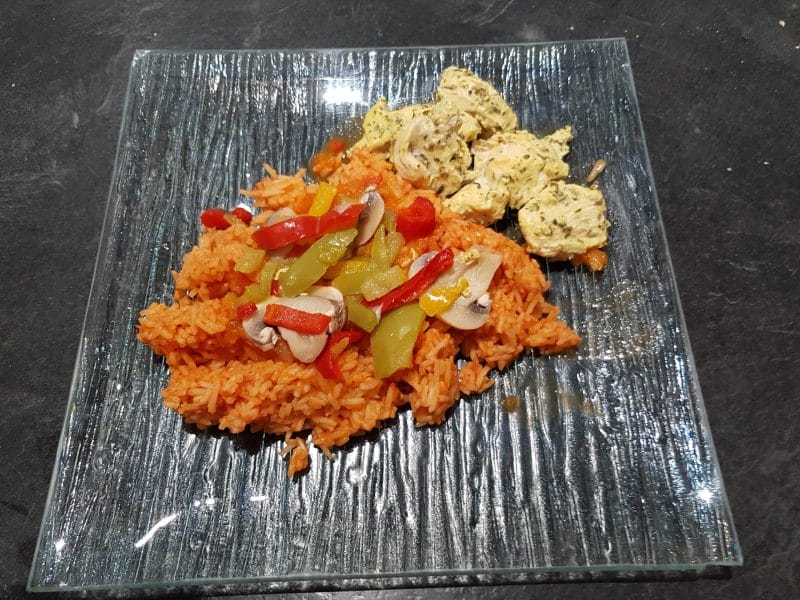 Cliquez pour zoomer ! Poulet sauce poivron-tomate, riz et ses légumes Thermomix par Moutonnette