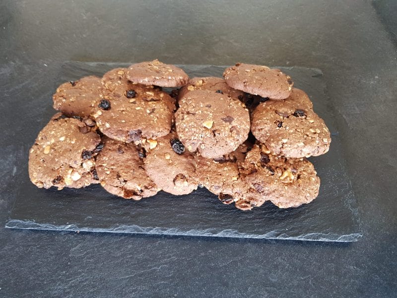 Cliquez pour zoomer ! Biscuits chocolat, raisins et noisettes Thermomix par Moutonnette
