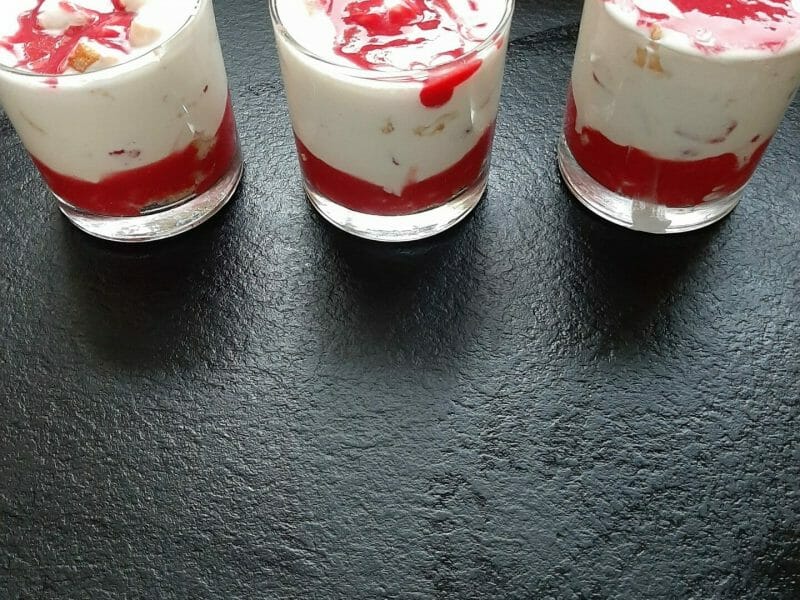 Cliquez pour zoomer ! Tiramisu aux fraises en verrines Thermomix par eugenie tredez
