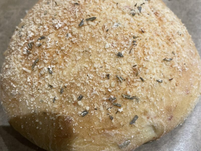 Cliquez pour zoomer ! Pains burger au parmesan et romarin Thermomix par melissa_1102