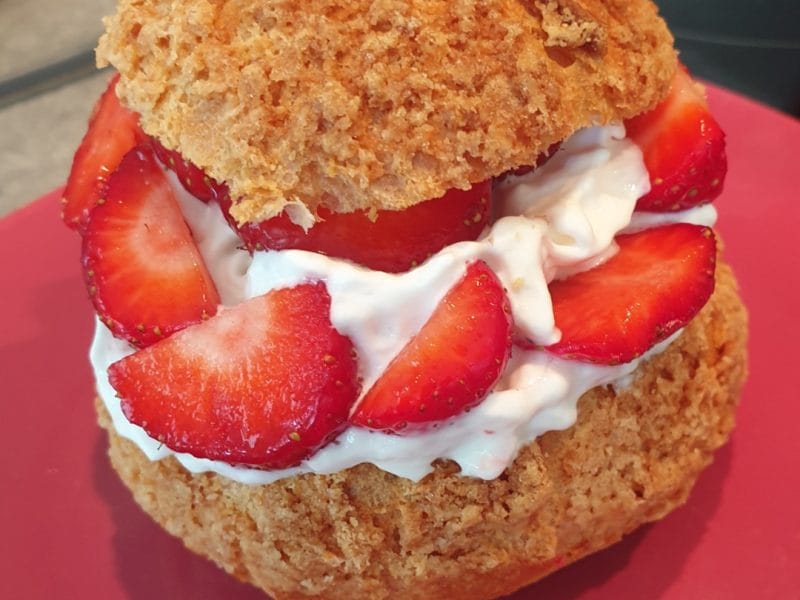Cliquez pour zoomer ! Choux craquelin fraises chantilly Thermomix par Secoyette