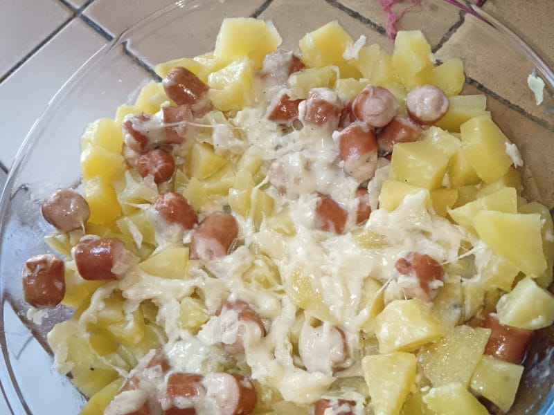 Cliquez pour zoomer ! Pommes de terre et knackis sauce cheddar Thermomix par patriciac