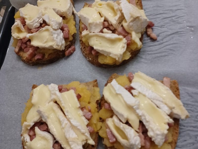 Cliquez pour zoomer ! Tartines normandes pommes et camembert Thermomix par patriciac