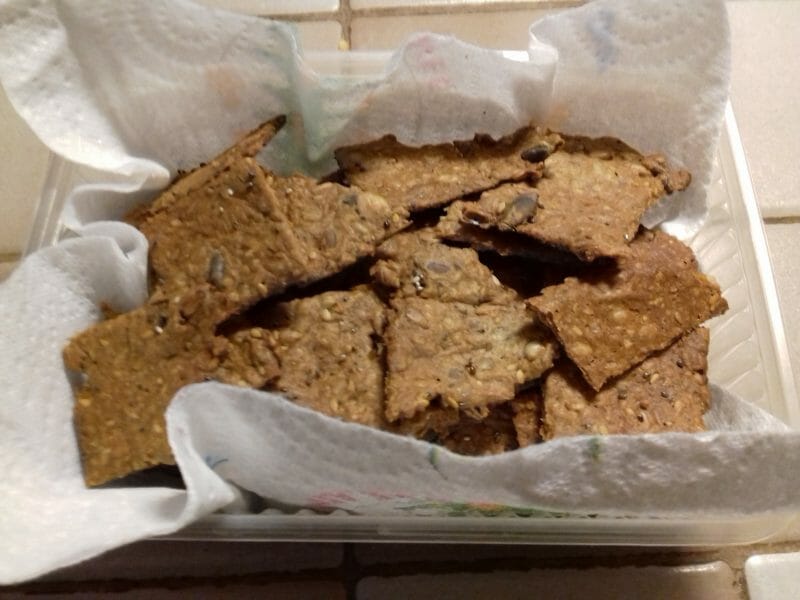 Cliquez pour zoomer ! Crackers salés à l’emmental et aux graines Thermomix par Helma