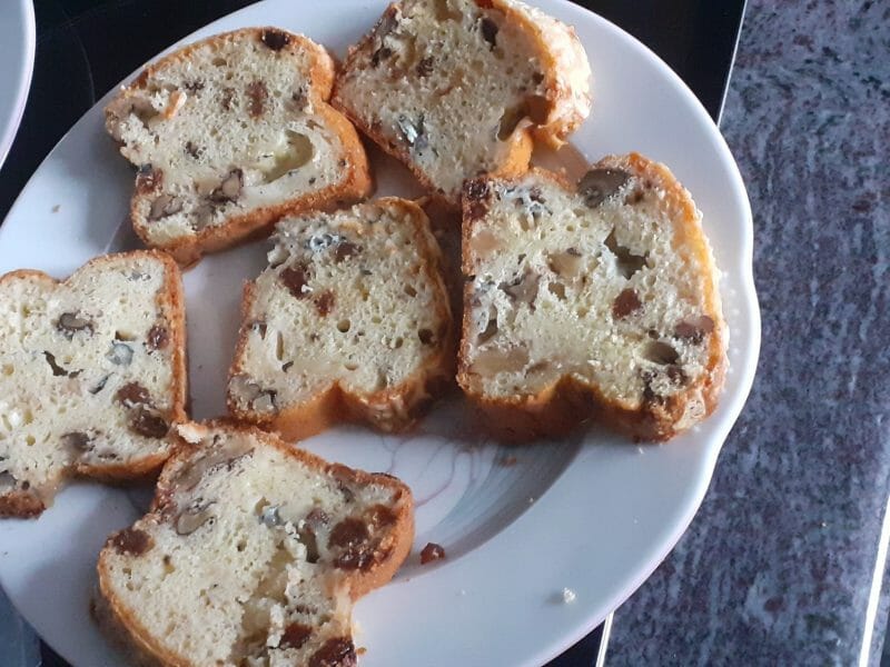 Cliquez pour zoomer ! Cake à la fourme d’Ambert, noix et raisins secs Thermomix par christine_460