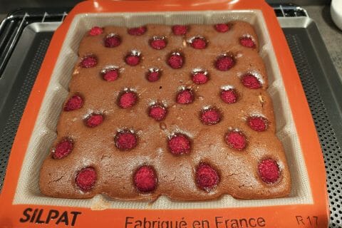 Cliquez pour zoomer ! Brownie framboises, pistaches et pépites de chocolat blanc Thermomix par maariie3