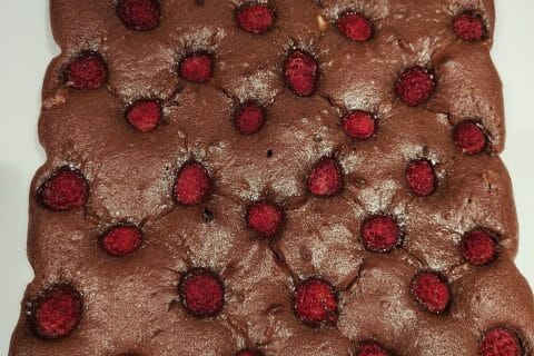 Cliquez pour zoomer ! Brownie framboises, pistaches et pépites de chocolat blanc Thermomix par maariie3
