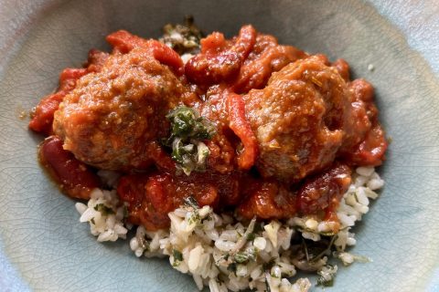 Cliquez pour zoomer ! Boulettes de viande sauce aux poivrons rouges Thermomix par Muyato