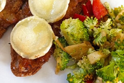 Cliquez pour zoomer ! Salade de brocolis Thermomix par DanaëlleT.